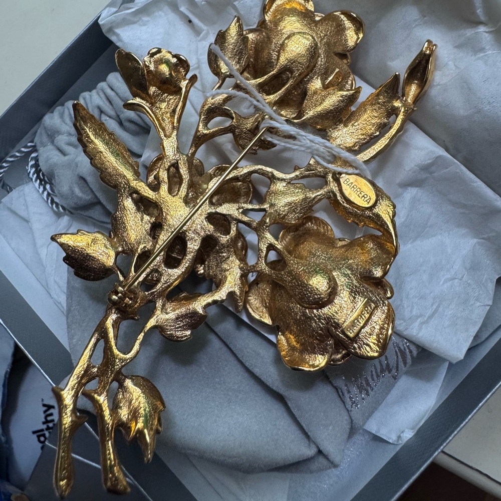 Brand new with tags floral brooch from Neiman Marcus - Picture 3 of 4
